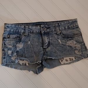 Light wash distressed peekaboo pocket skull shorts